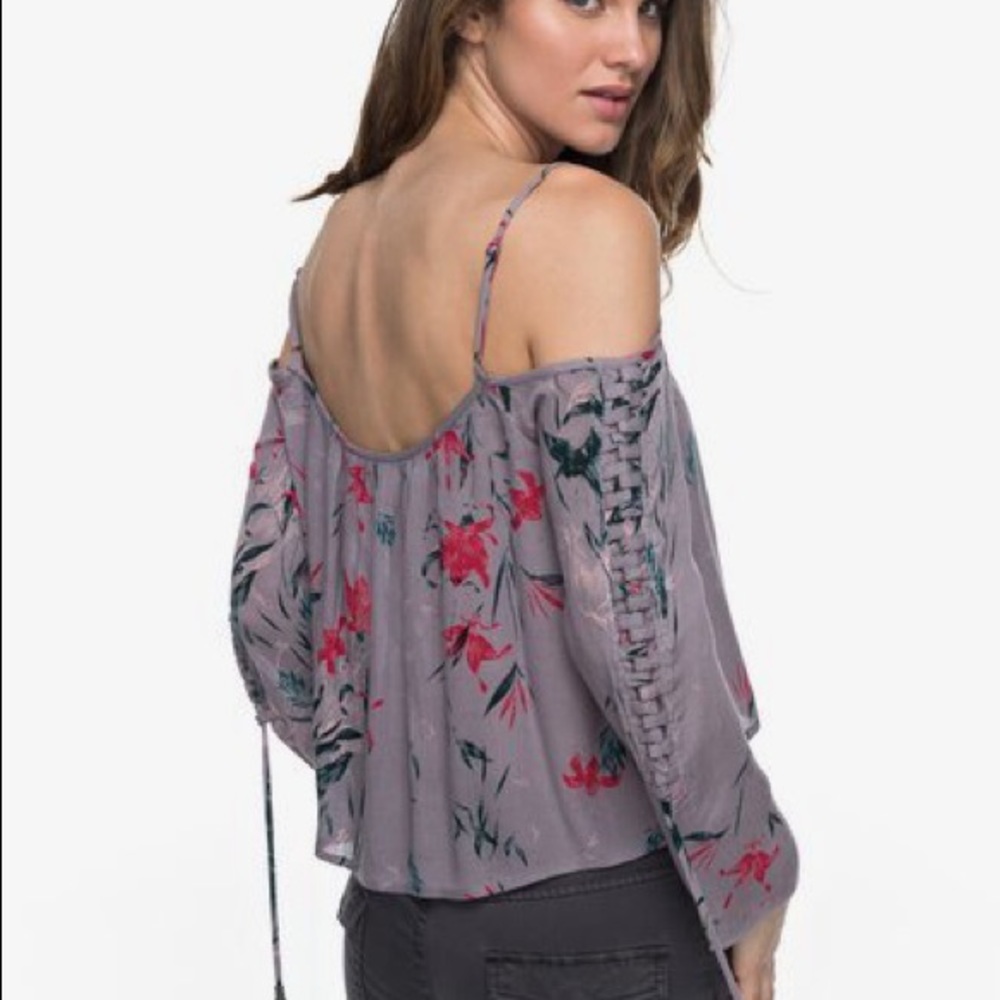 Roxy cold shoulder - Picture 2 of 5